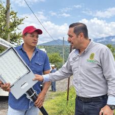 Instalan alumbrado público en Tetlama tras 14 años de espera
