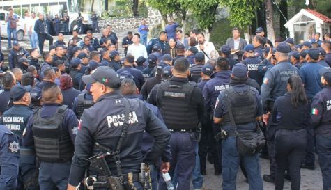 Policías de Cuernavaca exigen aumento salarial de 17 mil pesos