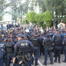 Policías de Cuernavaca exigen aumento salarial de 17 mil pesos Policías de Cuernavaca exigen aumento salarial de 17 mil pesos