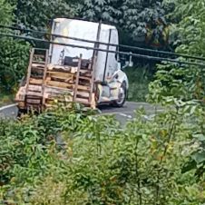 Tractocamión sufre falla en Ocuituco