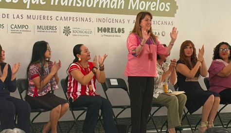 Margarita González Saravia reconoce a mujeres campesinas
