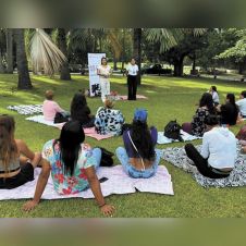 Mujeres trans y cisgénero se unen en foro de Puente de Ixtla