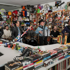 Los Tigres del Norte en Tiny Desk: Felix Contreras llora