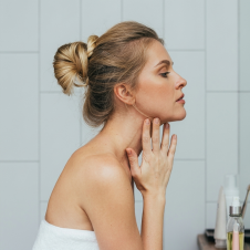 Cómo prevenir las arrugas del cuello con cuidados diarios