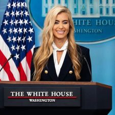 La Casa Blanca confirmó que Zacharia está “transicionando” fuera del rol hacia una nueva función que se anunciará posteriormente