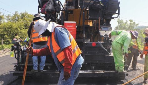 El personal técnico ha intervenido más de 340 kilómetros de la red vial estatal para mejorar la conectividad entre municipios.