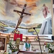La Arquidiócesis de Guayaquil expresó sus condolencias tras el fallecimiento del religioso en pleno presbiterio.