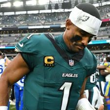 Jalen Hurts fuera de Philadelphia Eagles por trombosis