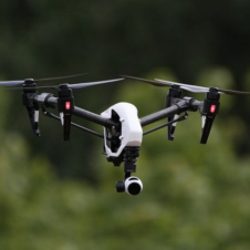 Caza de drones en la frontera EU usa láseres cerca de México