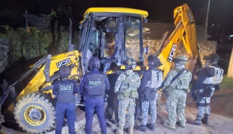 El hallazgo de la maquinaria pesada se concretó mediante la intervención coordinada de las fuerzas estatales y federales