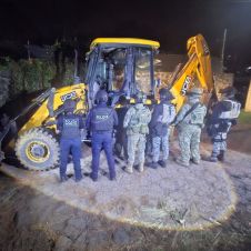 El hallazgo de la maquinaria pesada se concretó mediante la intervención coordinada de las fuerzas estatales y federales El hallazgo de la maquinaria pesada se concretó mediante la intervención coordinada de las fuerzas estatales y federales