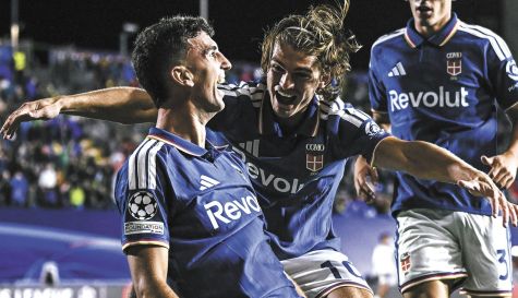 El Como 1907 golea 4-1 al Manchester United en Champions