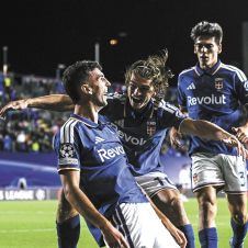 El Como 1907 golea 4-1 al Manchester United en Champions