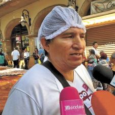 Pan de muerto sin aumento con productores de pan artesanal de Cuernavaca