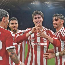 Armando 'Hormiga' González da victoria a Olympiacos en Europa League