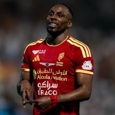 Julián Quiñones marca gol en la derrota de Al-Qadisiya 2-3
