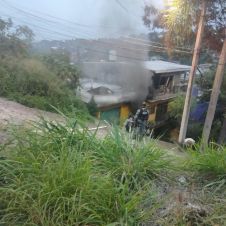 Incendio en Cuernavaca consume habitación de vivienda; no hay lesionados
