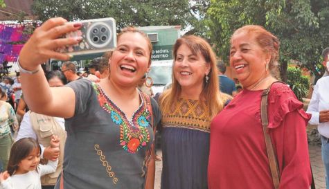 Margarita González Saravia lleva servicios gratuitos a zona oriente de Morelos