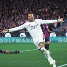Real Madrid vence 2-1 al Barcelona con doblete de Mbappé