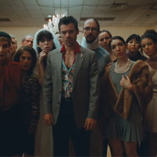 Harry Styles estrena el videoclip de 'Coming Up Roses'