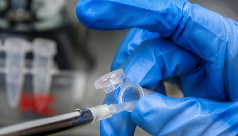 Virus creado con IA: Tratamiento experimental contra superbacterias
