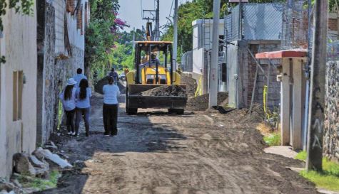 Trabajos de fresado en Temixco solucionan charcos en Las Ánimas