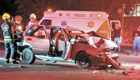 Choque en Paseo Cuauhnáhuac deja 3 heridos prensados en Jiutepec