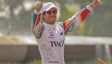 “Checo” Pérez abarrota Reforma con showrun de Cadillac