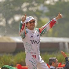 “Checo” Pérez abarrota Reforma con showrun de Cadillac