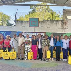 Habitantes de la colonia San Juanito reciben apoyos en Yautepec