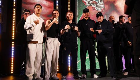 Saúl Canelo Álvarez supera pesaje y pelea hoy en Arabia Saudita