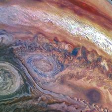 Descubrimiento de Carbono en Europa, una Luna de Júpiter, Abre Nuevas Posibilidades para la Vida