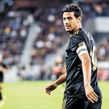 USA-Carlos-Vela-300420.jpg