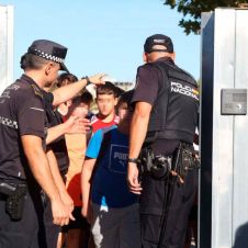 Detienen a estudiante de 14 años por acuchillar a 3 profesores y 2 alumnos