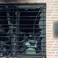 Explosión de celular deja tres heridos y daños en India