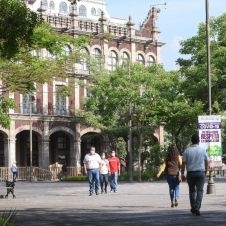 plaza de armas cuernavaca.jpg