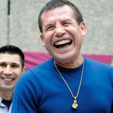 Julio-Cesar-Chavez-futbol-Mazatlan-140620.jpg