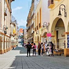Comerciantes del Centro Histórico han denunciado hasta ahora presión vía telefónica para depositar a cambio de hologramas