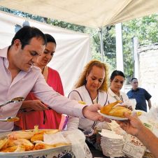 Cuauhtemoc-Blanco-tamales.jpg