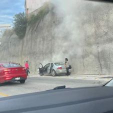 paso express auto en llamas.jpg
