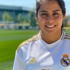 Kenti Robles con los más grandes del fútbol español.jpg