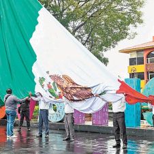 José Manuel Sanz encabezó Izamiento de Bandera en primer día de septiembre