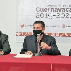 En conferencia. A nombre del alcalde, Antonio Villalobos Adán, el vocero del Ayuntamiento de Cuernavaca, Carlos Félix Gaxiola expresó sus condolencias a las familias de las víctimas.