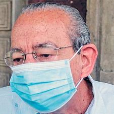 La súplica respetuosa para padres y alumnos es que se acerquen al IEBEM para educación básica, o a la Dirección de Educación Superior, para cotejar la información de quienes no tienen un lugar. - Luis Arturo Cornejo, secretario de Educación Morelos