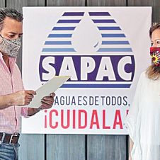 Asume. Yarely Jaimes García recibió el nombramiento del presidente de la Junta de Gobierno del Sistema, Antonio Villalobos Adán.