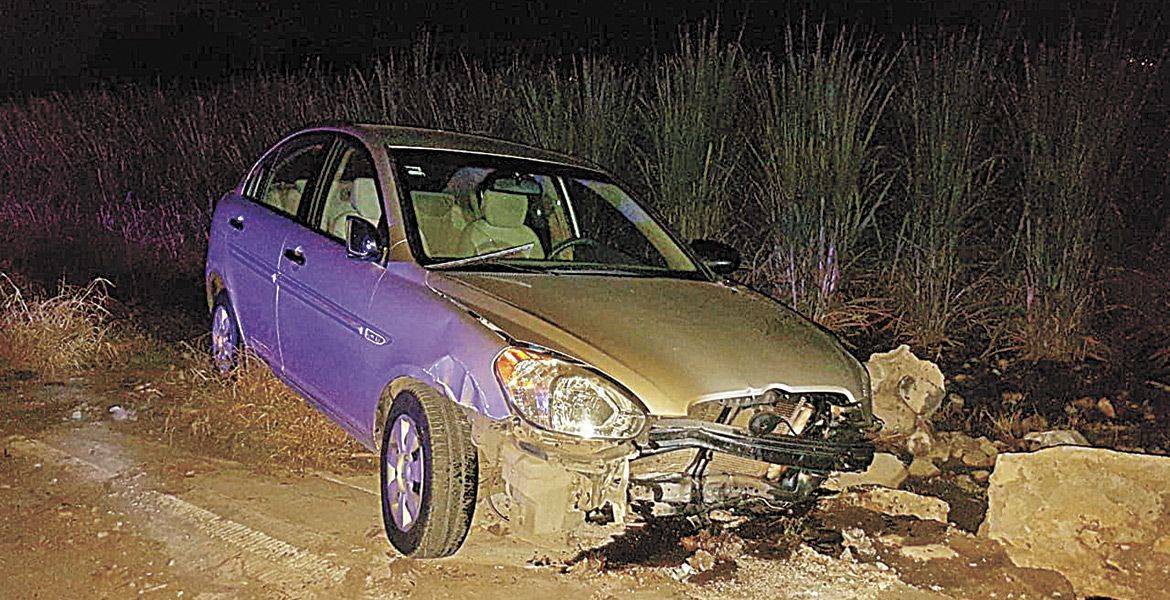 Se duerme al volante y choca contra barda en Jojutla