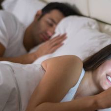 ¿Piensas que tu pareja te engaña? aquí te decimos cómo 'caerle' usando WhatsApp