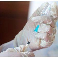 Vacuna de AstraZeneca contra COVID-19 genera fuerte reacción inmune al virus.jpg