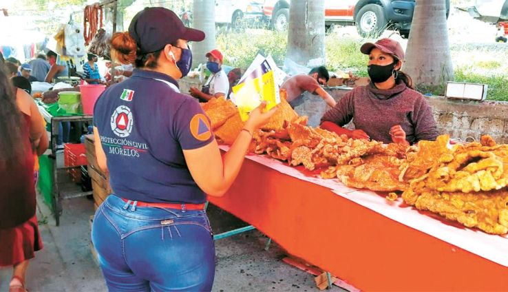 Prevención. Los recorridos del convoy, que integra a varias dependencias, es con el fin de convencer a la población de cuidarse.