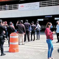 Se unen plazas comerciales y tiendas al simulacro de sismo